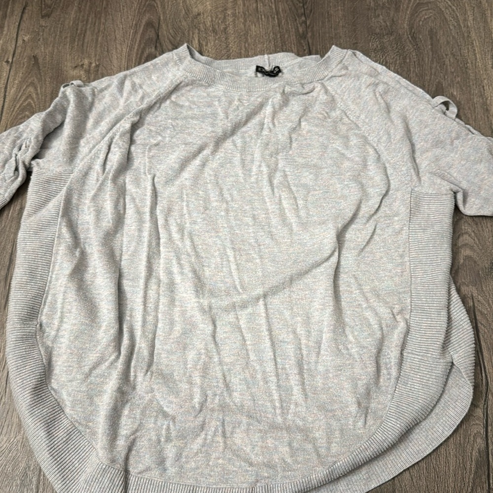 Cropped sweater with detailed arms